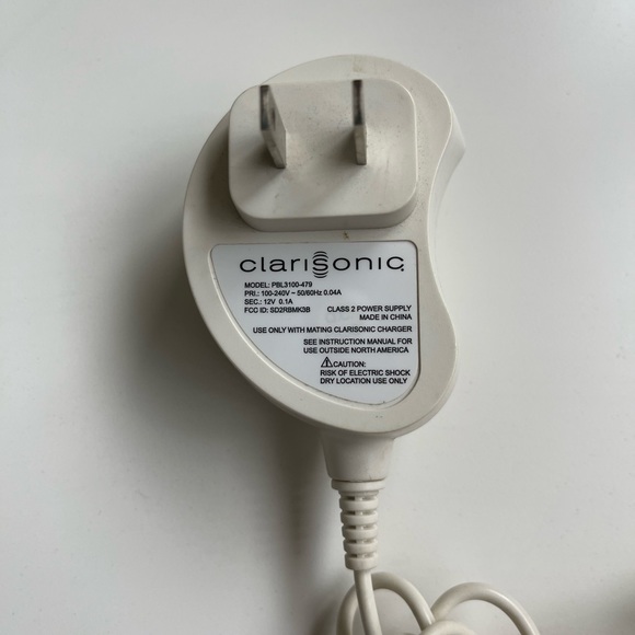 Clarisonic Mia 2 Sonic Skin Cleansing System With pLink Charging Adapter -White. - Picture 9 of 13